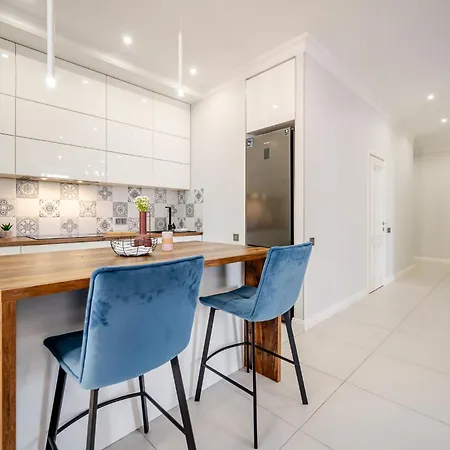 Apartment сучасна з панорамними вікнами та видом на море Fainorent Odesa