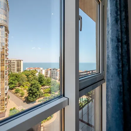 Apartment сучасна з панорамними вікнами та видом на море Fainorent *