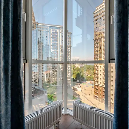 сучасна з панорамними вікнами та видом на море Fainorent Apartment Odesa