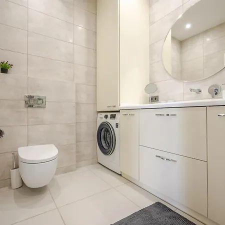 сучасна з панорамними вікнами та видом на море Fainorent Apartment *