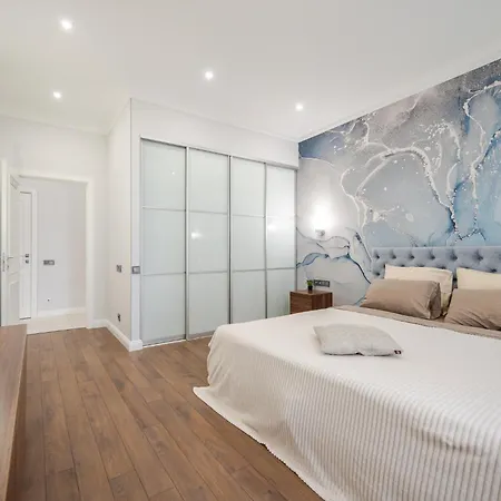 сучасна з панорамними вікнами та видом на море Fainorent Apartment
