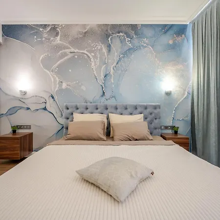 сучасна з панорамними вікнами та видом на море Fainorent Apartment *