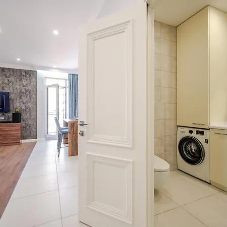 Apartment сучасна з панорамними вікнами та видом на море Fainorent